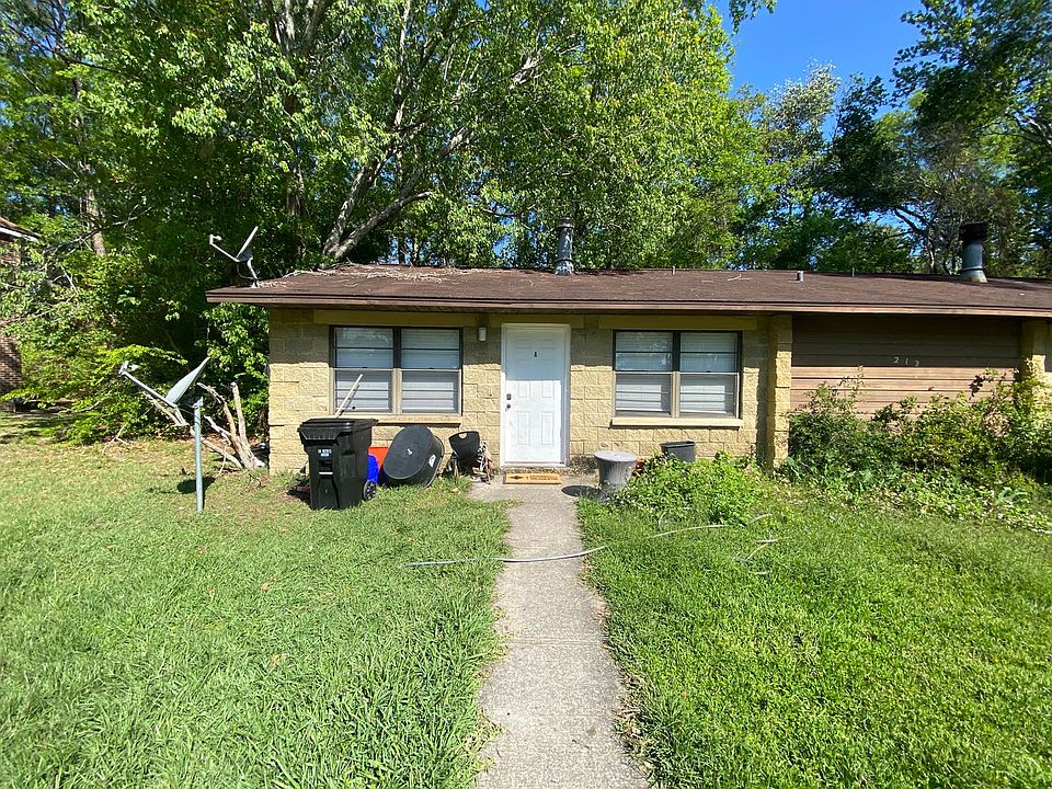 2nd image of 212 NE 40th Ln