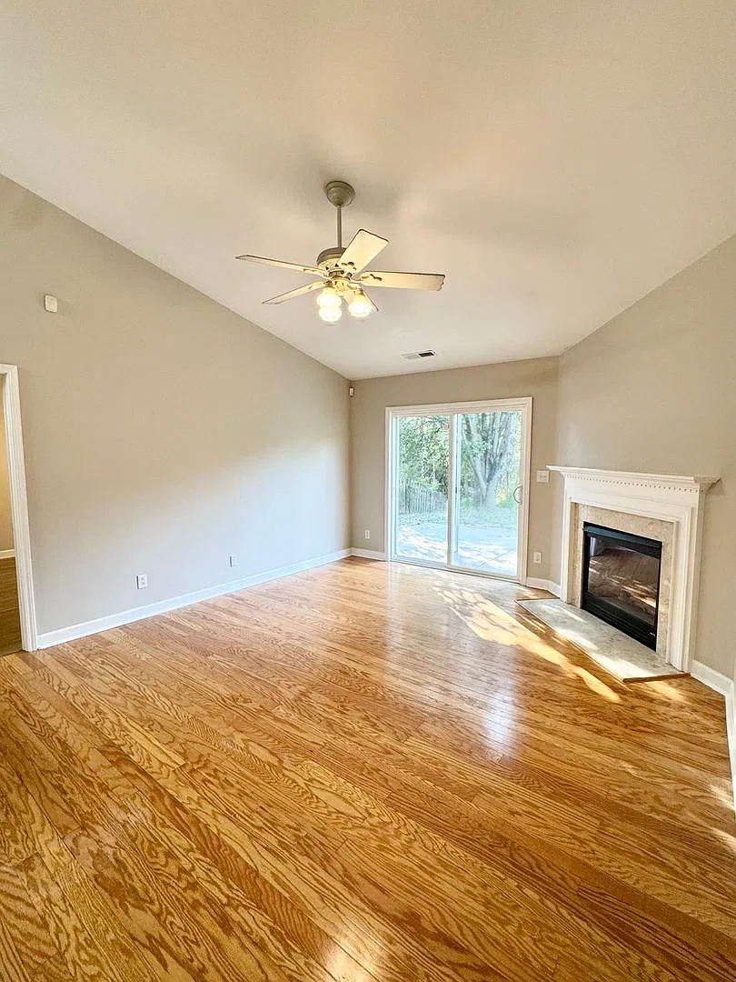 Coventry 3/2 Ranch w/ Two Car Garage — Photo 4