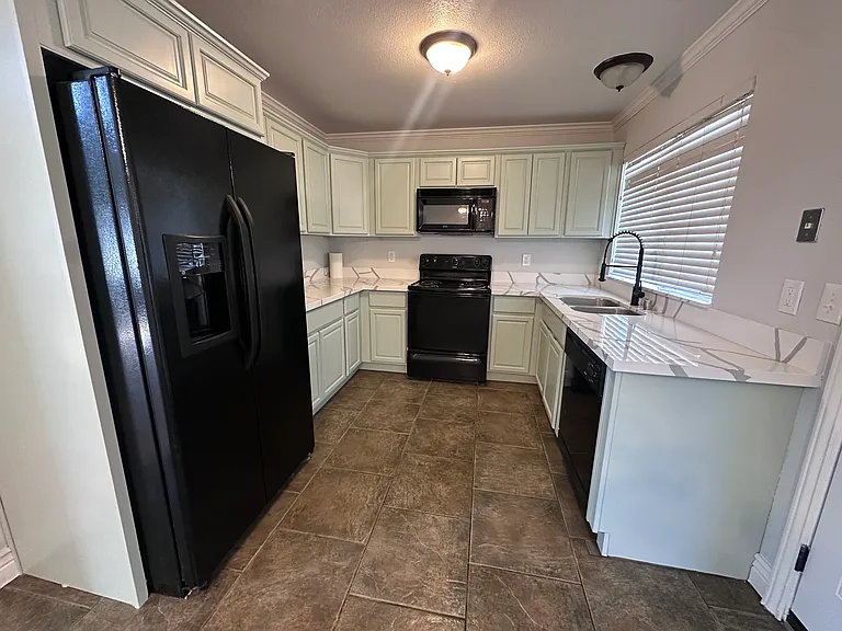 4981 Yvonne Way — Photo 8