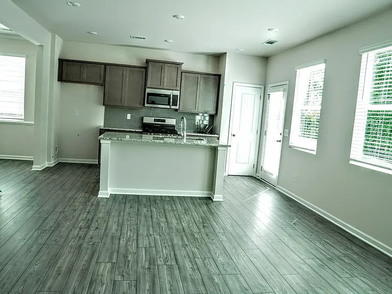 79 Pineview Dr — Photo 12