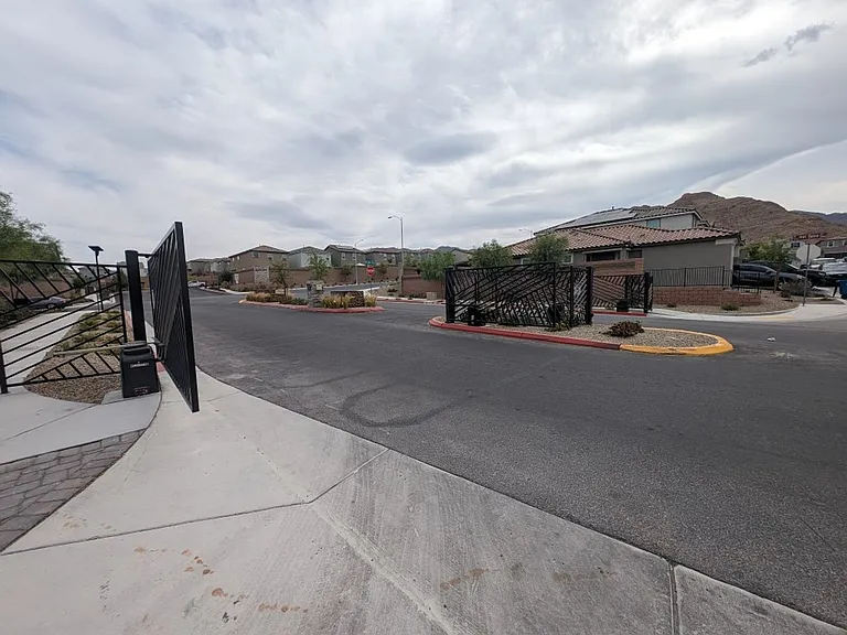 10795 Gentle Crest Ave — Photo 33