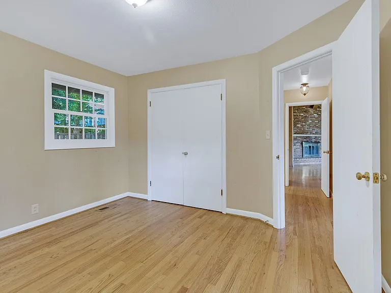 110 Laurel St — Photo 7