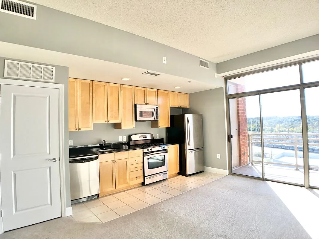 Studio, 1.0 bath, 411 sqft, $1,775 — Photo 4