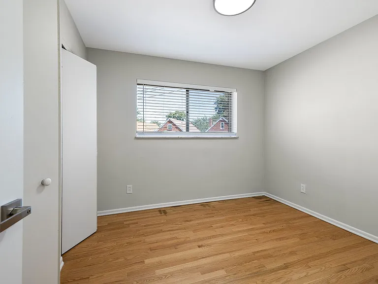Lindenwood Heights Apartments — Photo 9
