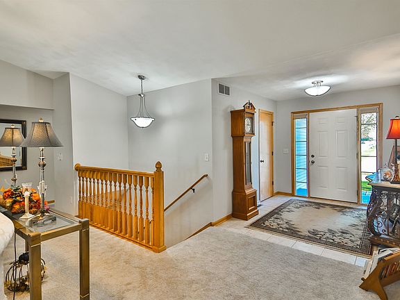 3rd image of 642 Castle Wynd Dr