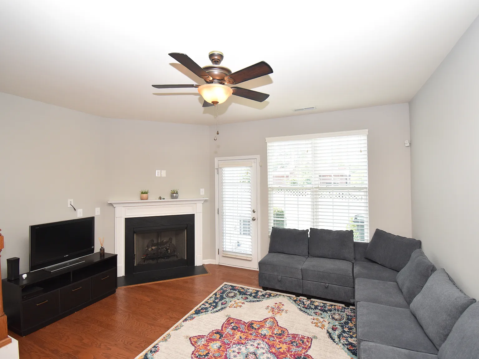 2 bed, 2.5 bath, 1397 sqft, $1,650 — Photo 4