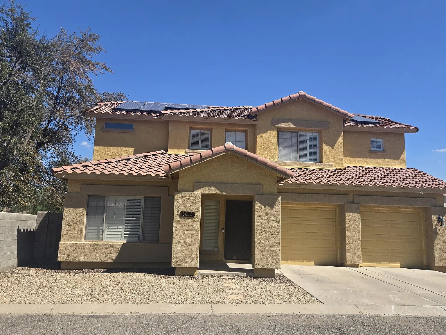 3 bed, 2.5 bath, 2139 sqft, $2,350 — Photo 1