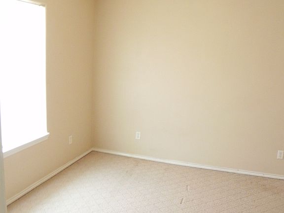 4th image of 1388 Guadalupe Cir