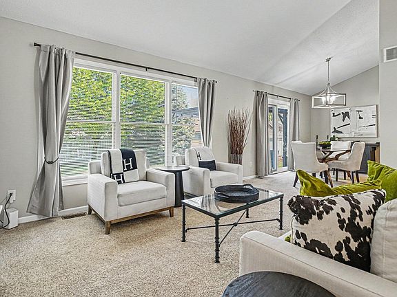 4th image of 4615 Hidden Creek Ln