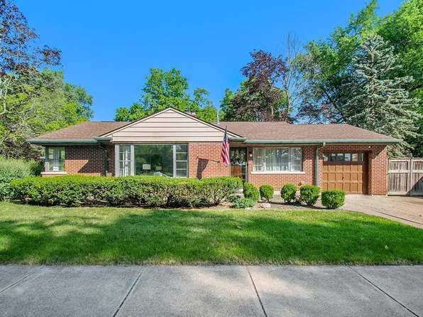 701 W North Shore Dr, South Bend, IN 46617