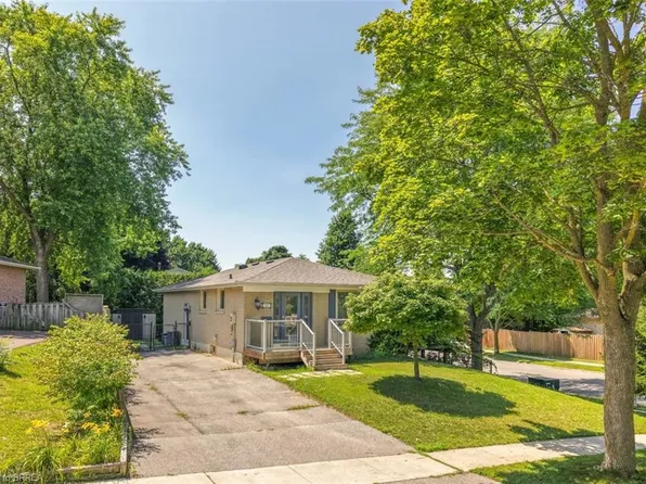 160 Woodlawn Ave, Brantford, ON N3R 5H4