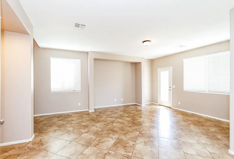 3 bed, 2.5 bath, 1936 sqft, $2,320 — Photo 4