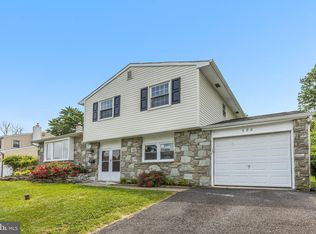608 Warwick Rd, Fairless Hills, PA 19030