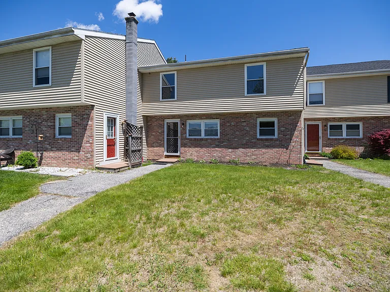 73 Millbrook Ln — Photo 1