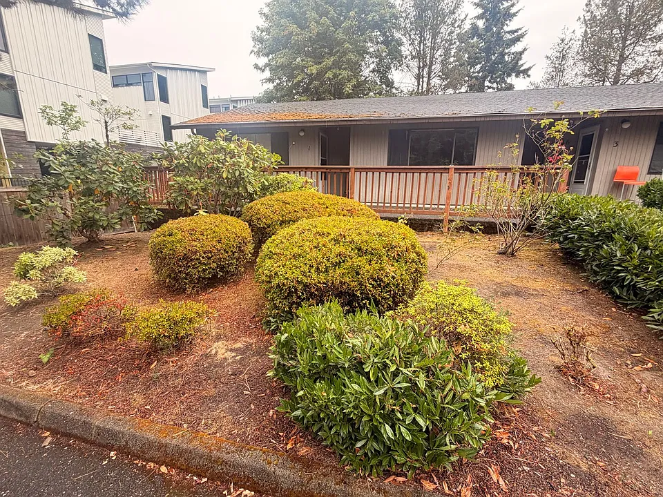 1406 Bellevue Way NE