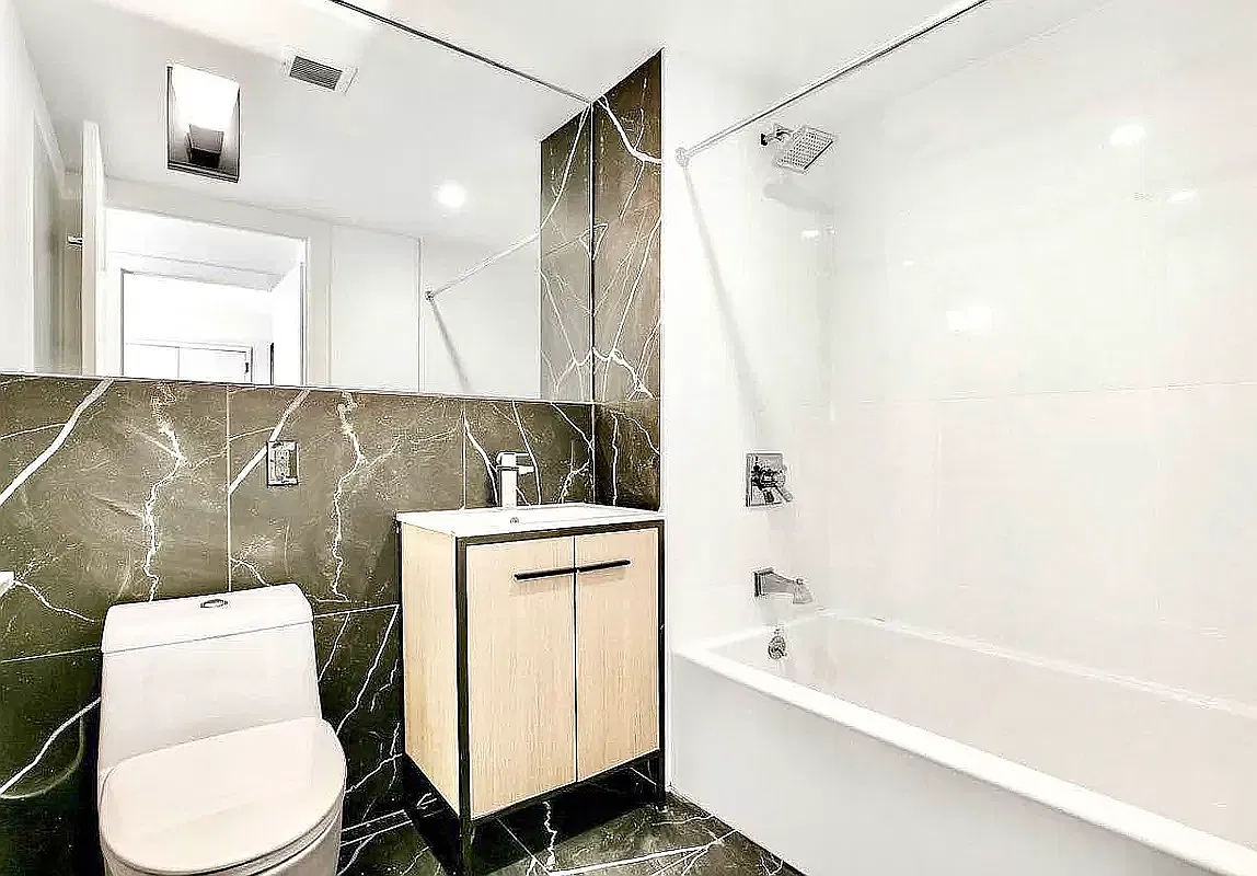 1543 East 19th Street — Photo 4