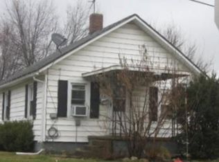 208 W Jackson St, Bourbon, IN 46504