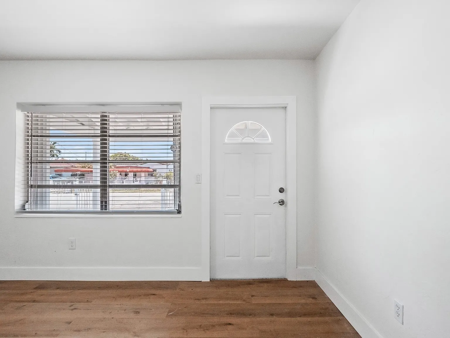 2 bed, 744 sqft, $2,600 — Photo 3