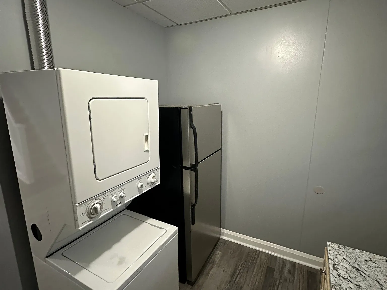 2 bed, 1.0 bath, $1,650 — Photo 4