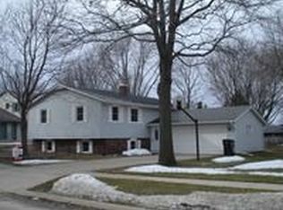 209 Barnett Dr, Cedar Falls, IA 50613