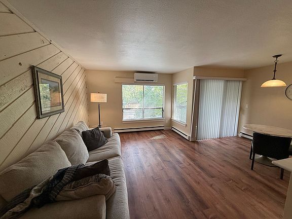 2nd image of 827 Maxwell Ave APT I