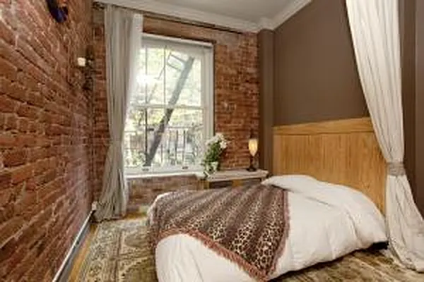 Sold by Aclawrence | media 12