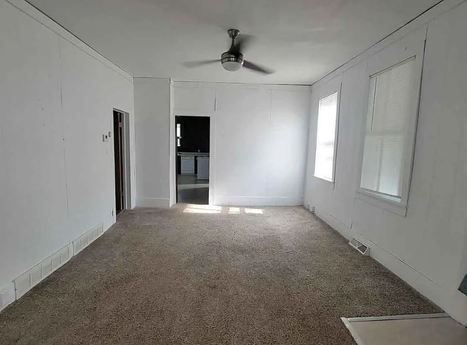 Building Photo - 126 Linden St