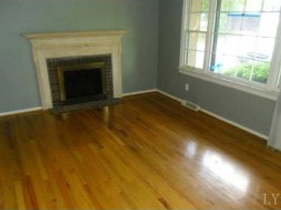 3rd image of 216 Westbriar Pl