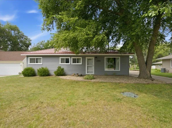 3503 McClain Dr, Cedar Falls, IA 50613