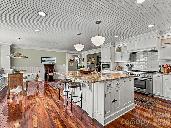 3rd image of 34 Ridge Glen Ln