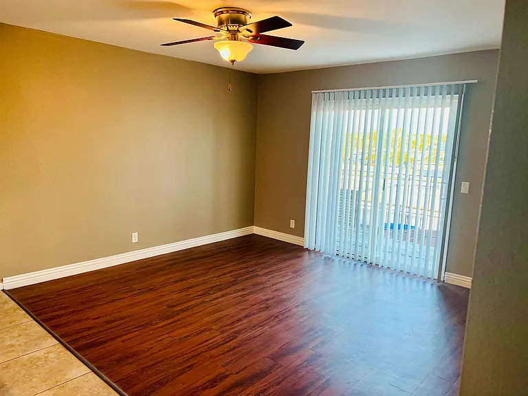 Vista Terrace Apartments — Photo 5