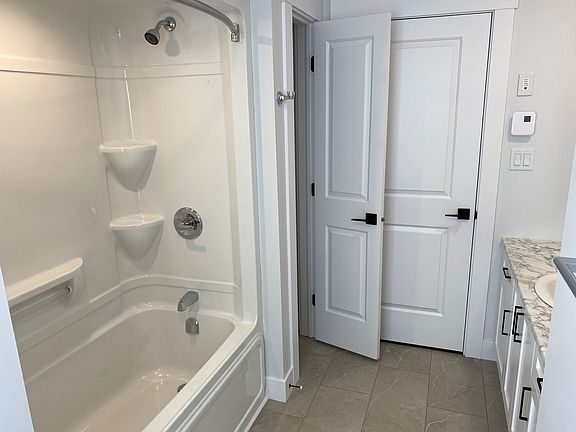 5th image of 49 Forest Hill Rd #305