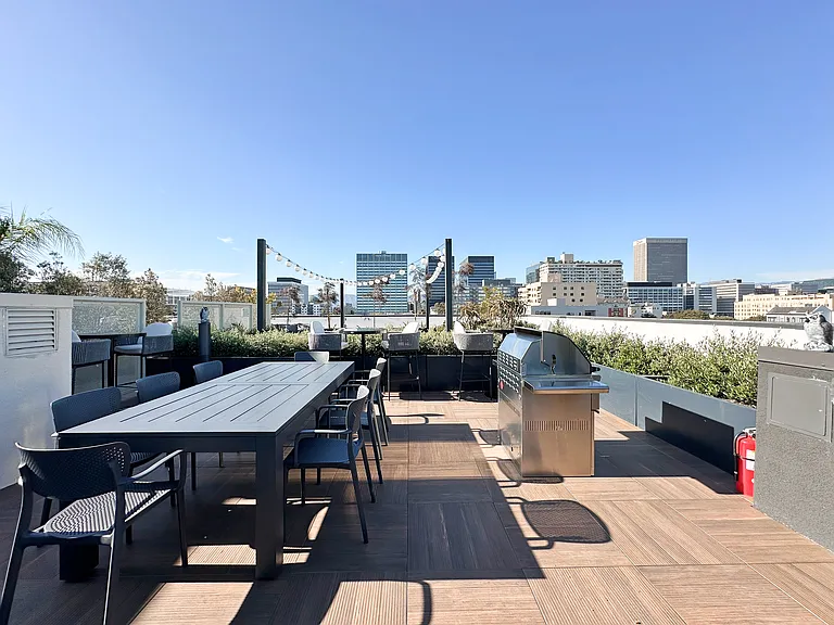 815 S Kingsley Dr — Photo 10
