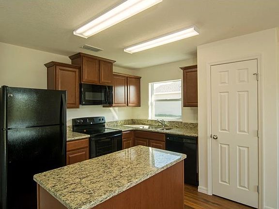3rd image of 141 Pheasant Dr