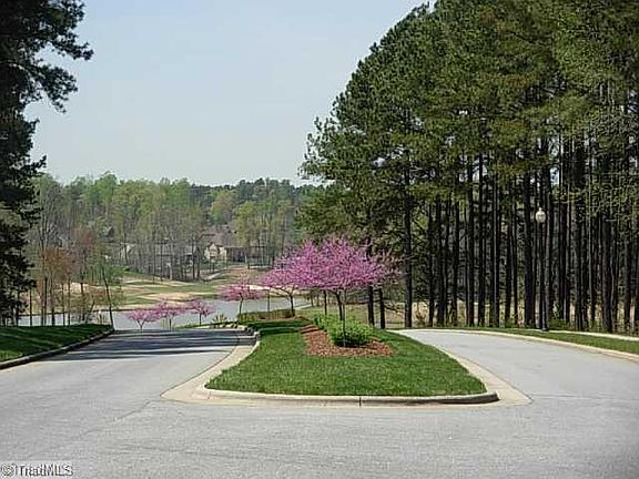 3rd image of 118 Heatherwood Dr