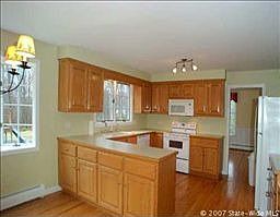 3rd image of 95 Canterbury Ln