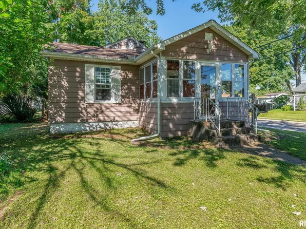 2200 43rd St, Rock Island, IL 61201