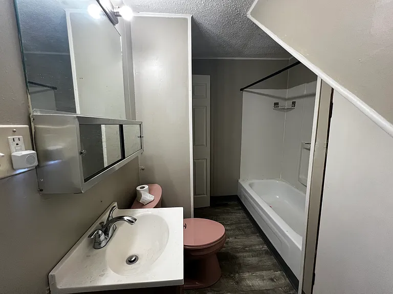 96 Arnold Pl #1 — Photo 9