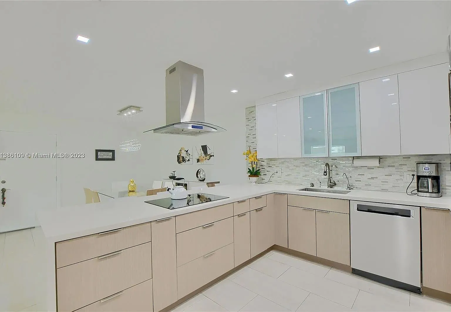 1 bed, 1.0 bath, 1170 sqft, $1,325 — Photo 1