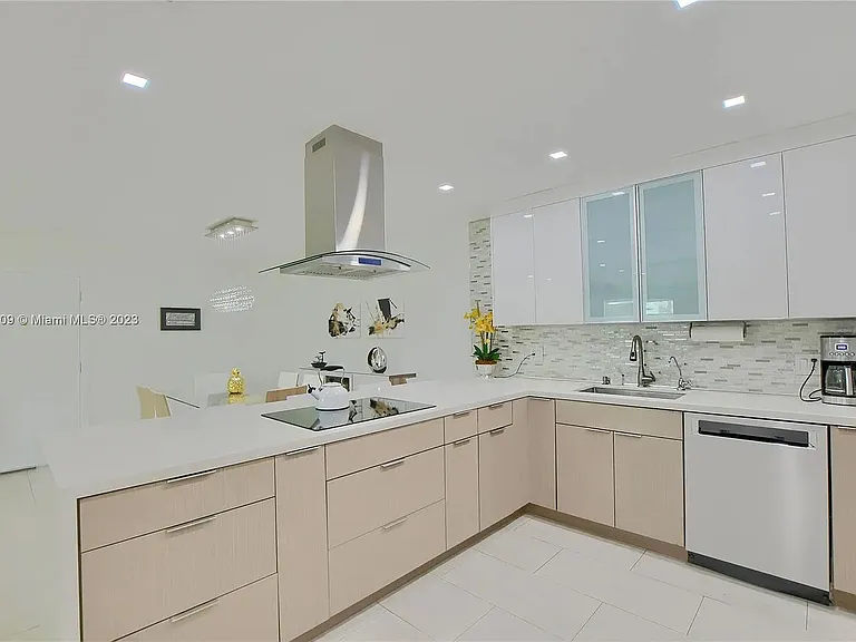 22745 SW 66th Ave #206 — Photo 1