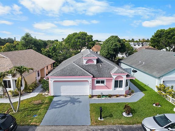3rd image of 1035 W Jasmine Ln