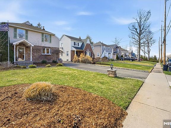 3rd image of 30 Lincoln Ave