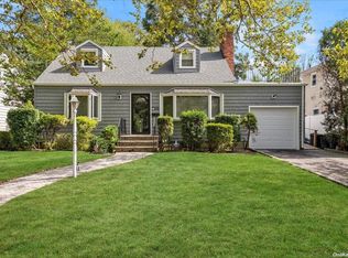 122 Legion Pl, Malverne, NY 11565