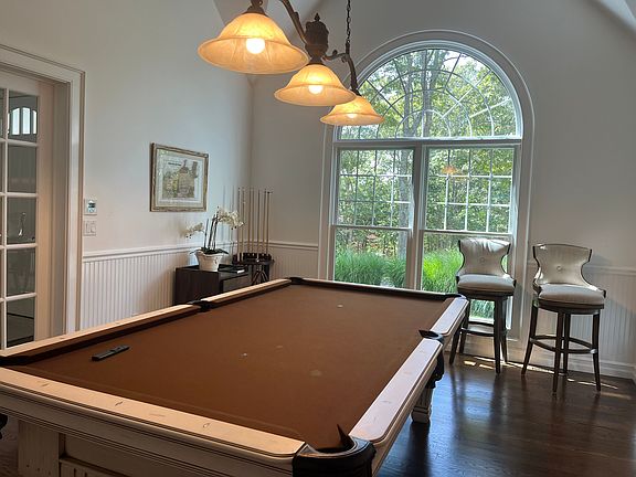 4th image of 22 Cove Neck Ln