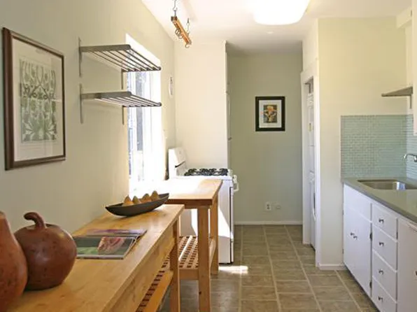 2210 Curtis St #B, Berkeley, CA 94702