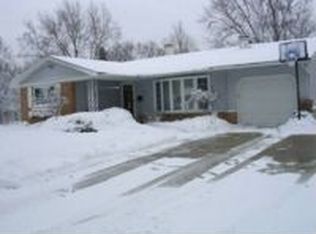 946 Carswell Ct, Elk Grove Village, IL 60007