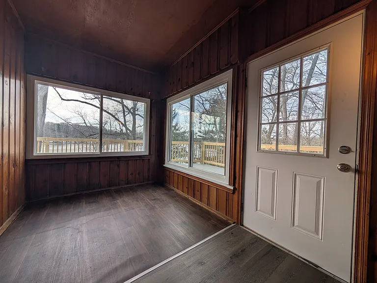 6296 Lakeview Dr — Photo 3