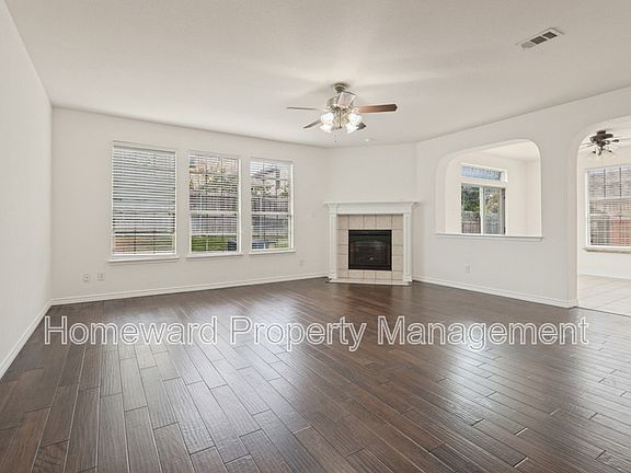 3rd image of 307 Moonlight Dr