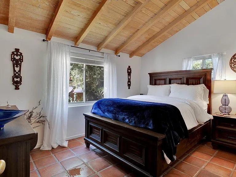 686 N Calle Rolph — Photo 15