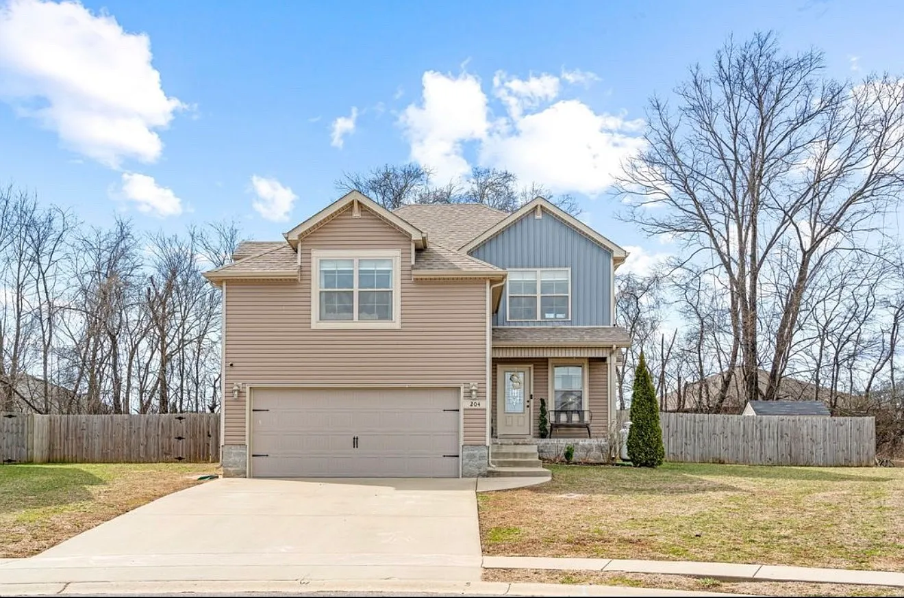 3 bed, 2.5 bath, 1887 sqft, $2,500 — Photo 2